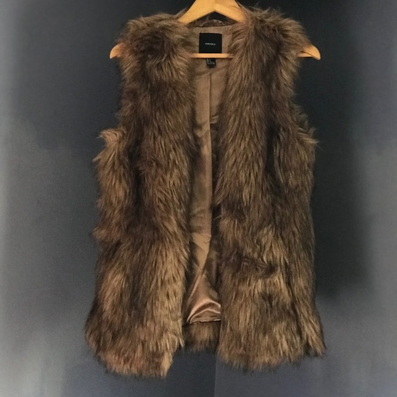 Faux Fur Vest - Picture 2 of 4